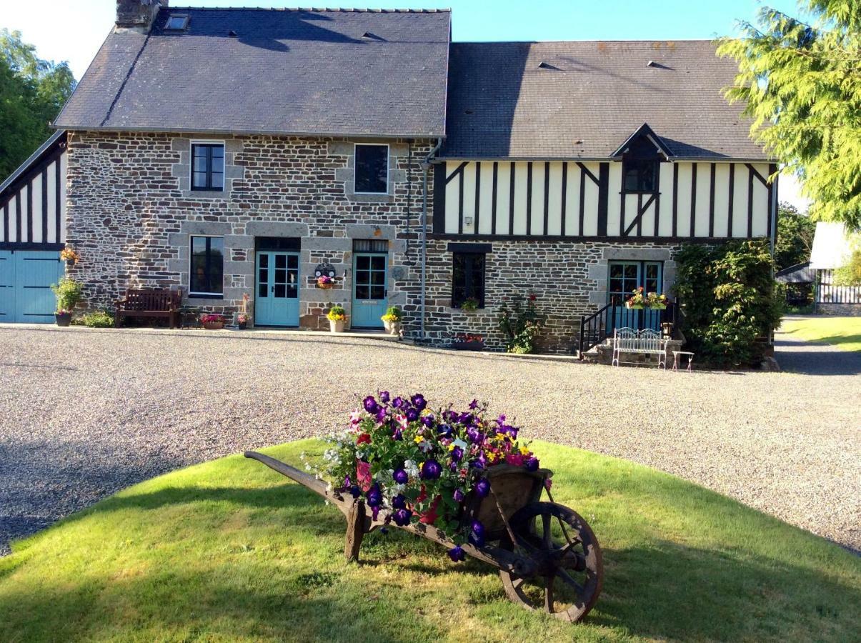 Maison Mai Or La Petite Maison Mai Or La Petite Grange Or All Three La Chapelle-Urée Exterior foto